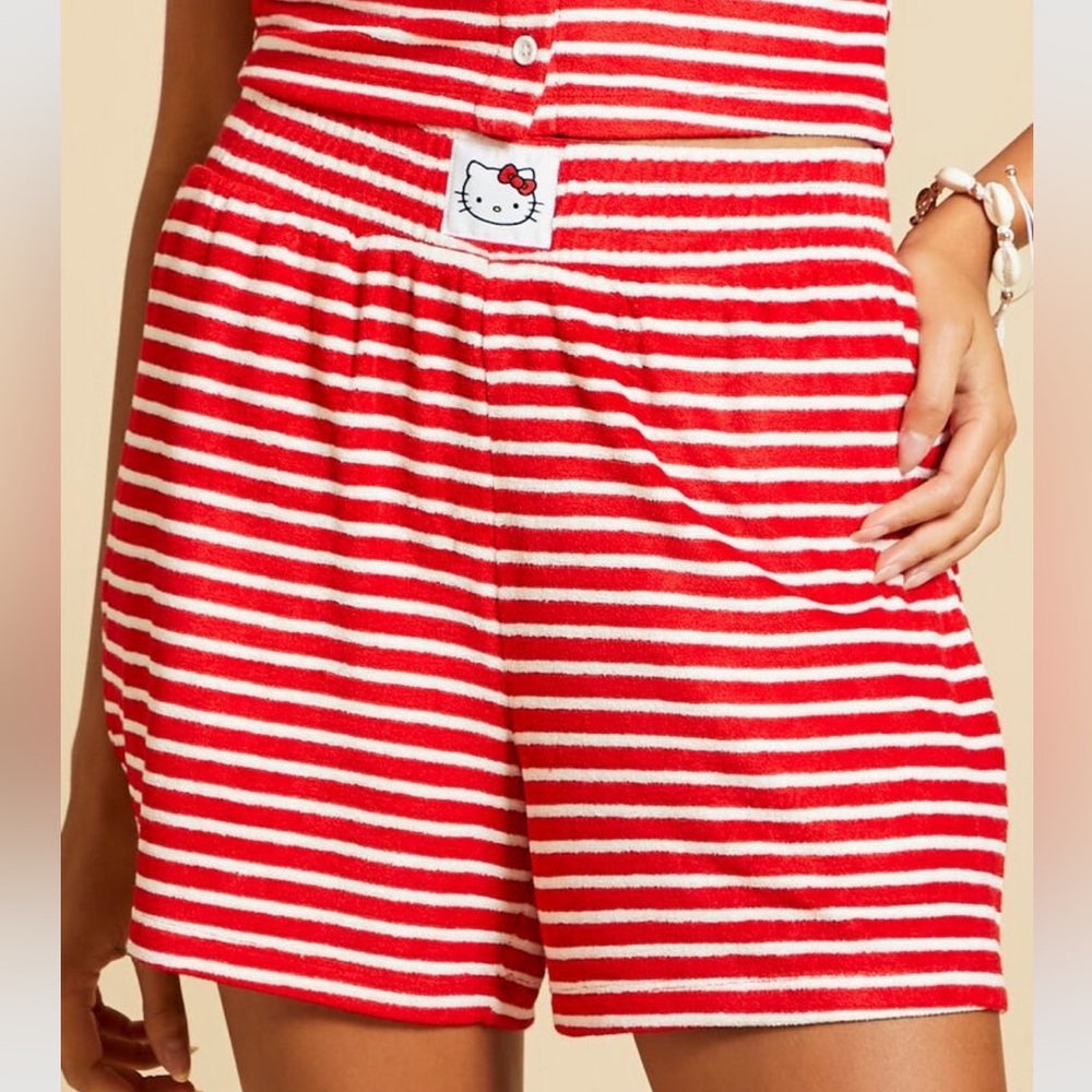 HELLO KITTY & FRIENDS x Forever 21 Hello Kitty Red & White Shorts